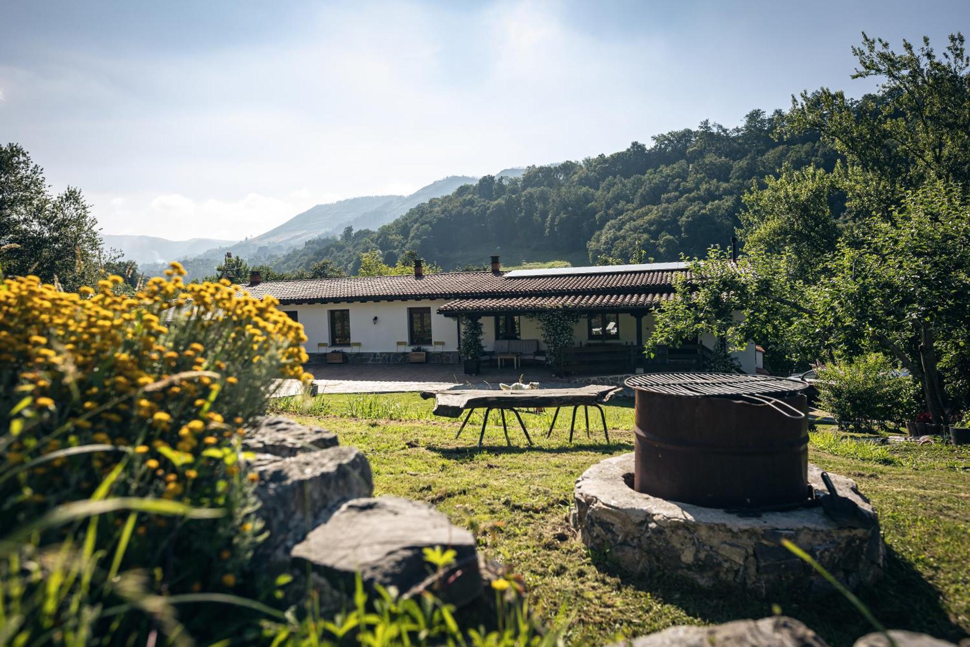Finca La Naguada Casa Rural En Asturias Beloncio エクステリア 写真